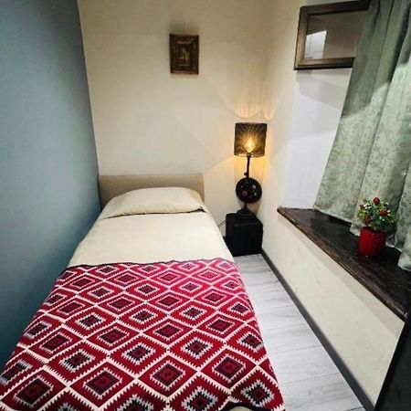Communication Hostel Batumi Esterno foto
