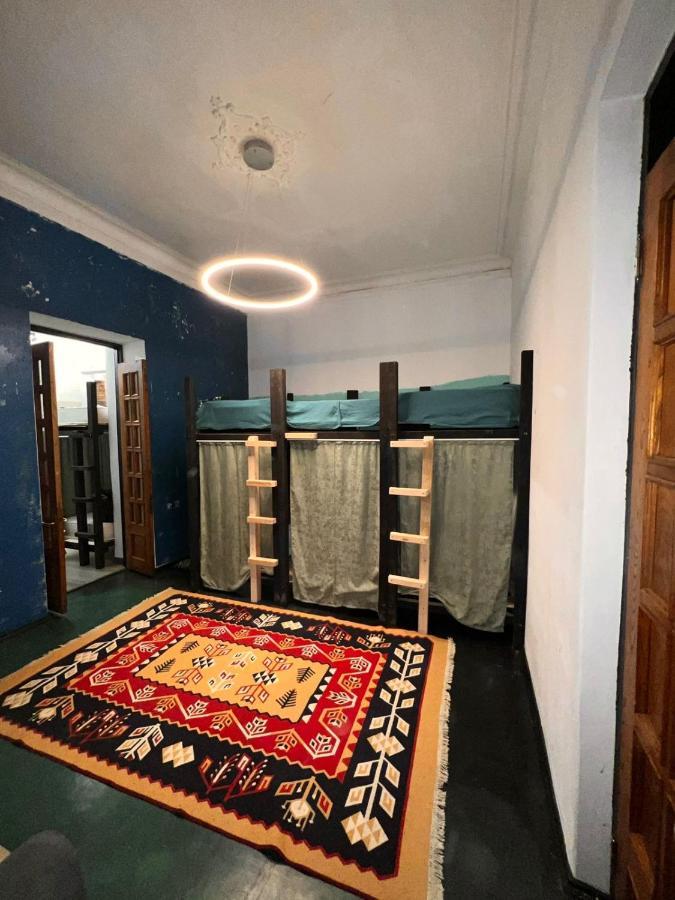Communication Hostel Batumi Esterno foto